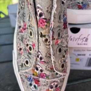 Gray sugarskulll sneakers tennis shoes